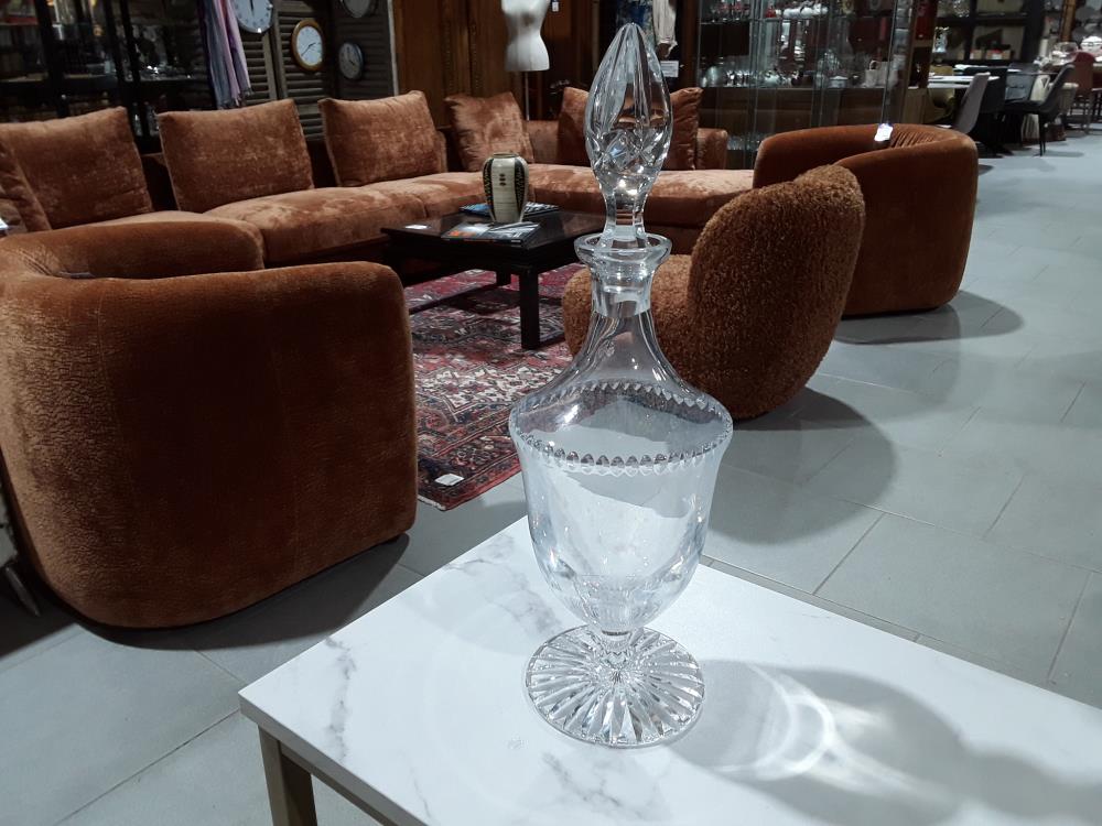 CARAFE EN CRISTAL TAILLÉ FORME BALUSTRE 