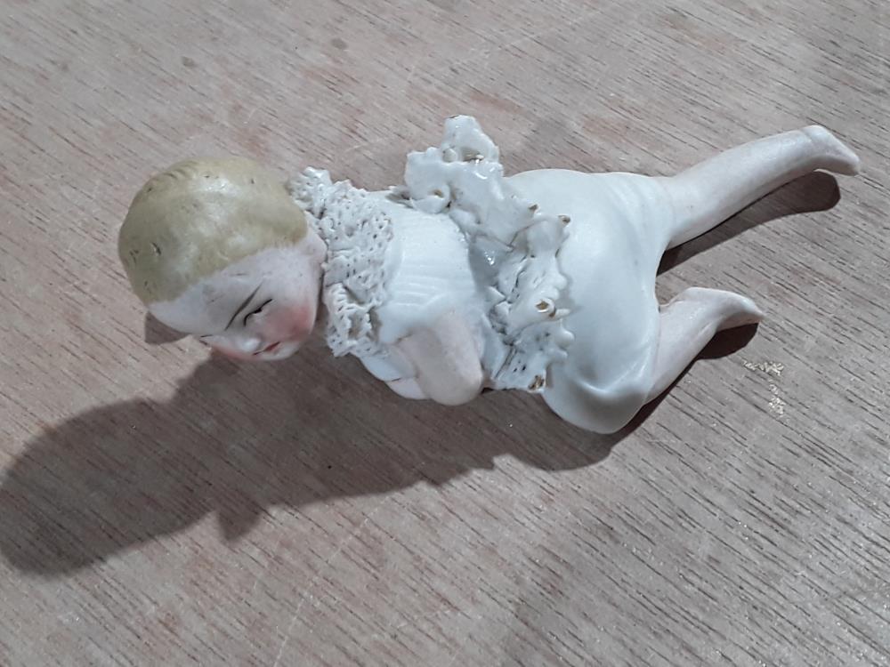 ENFANT EN PORCELAINE 19EME 