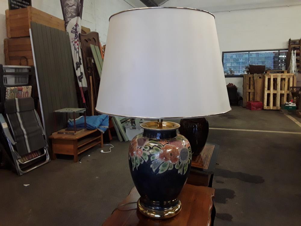 LAMPE À POSER PORCELAINE ÉMAILLÉE 