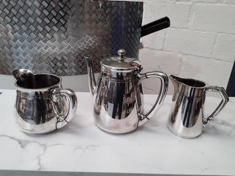 LOT DE 3 PIECES EN METAL ARGENTÉ 