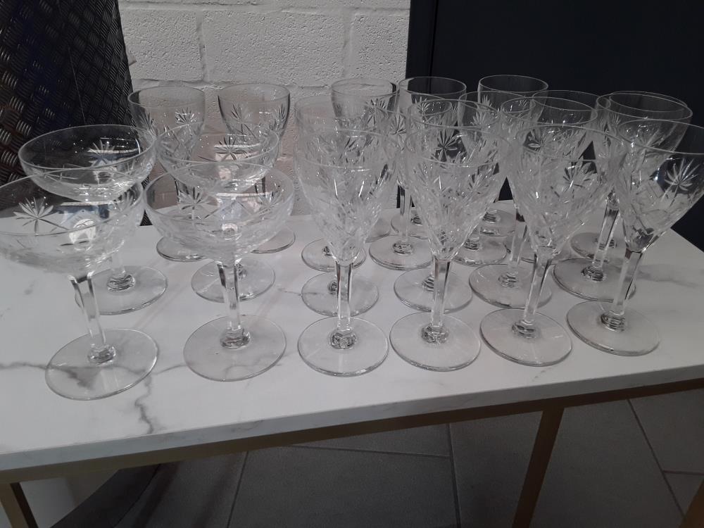 SERIE DE VERRES EN VAL SAINT LAMBERT 
