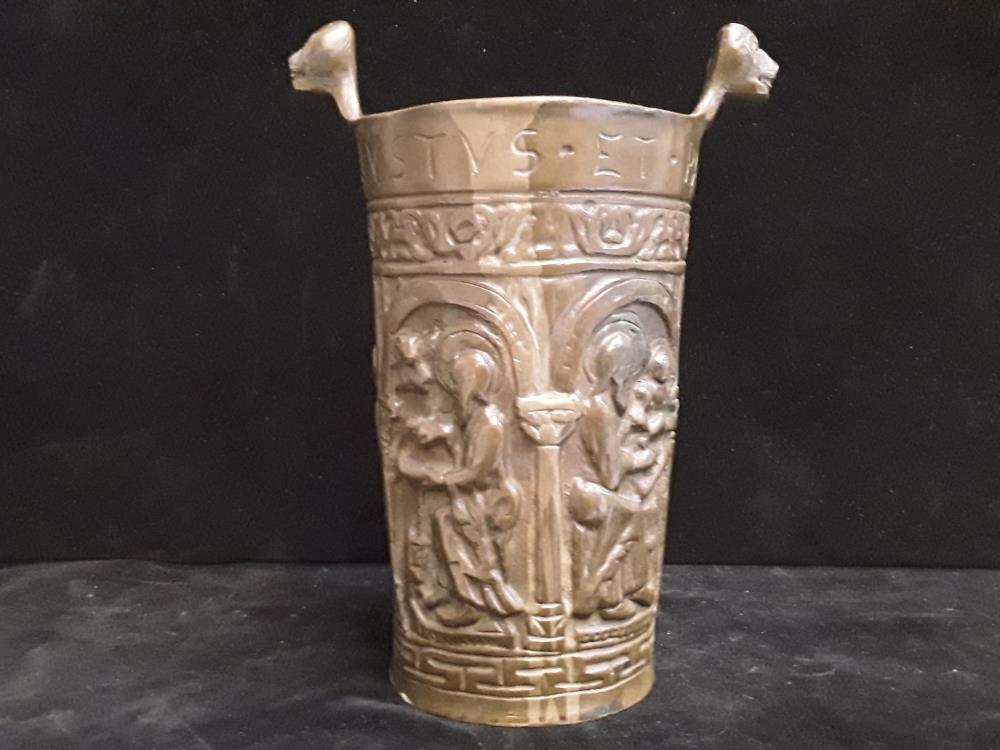 SEAU A EAU  BENITE EN BRONZE