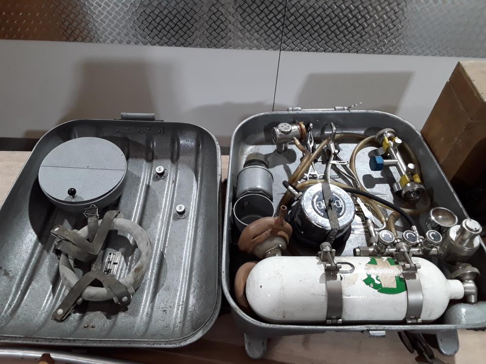 APPAREIL DE RÉANIMATION SPÉLÉOLOGIE MARQUE ALLEMANDE MIDE LIPZIG WIEDERBELEBUNGSGERÄT 437 