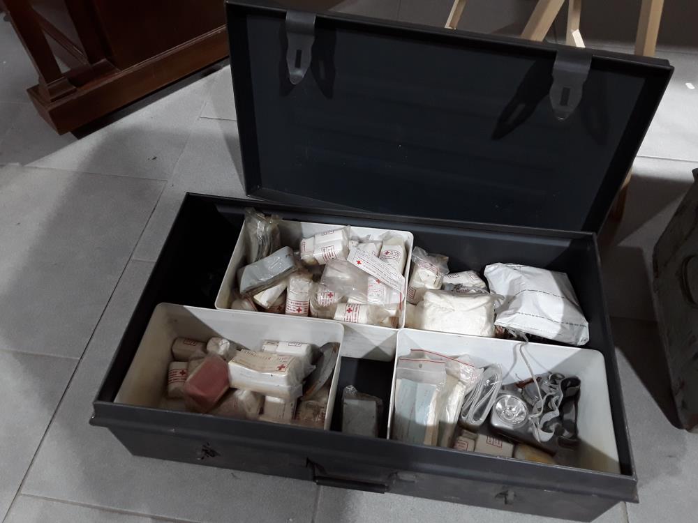 CAISSE MAL MEDIC AVEC CONTENU 