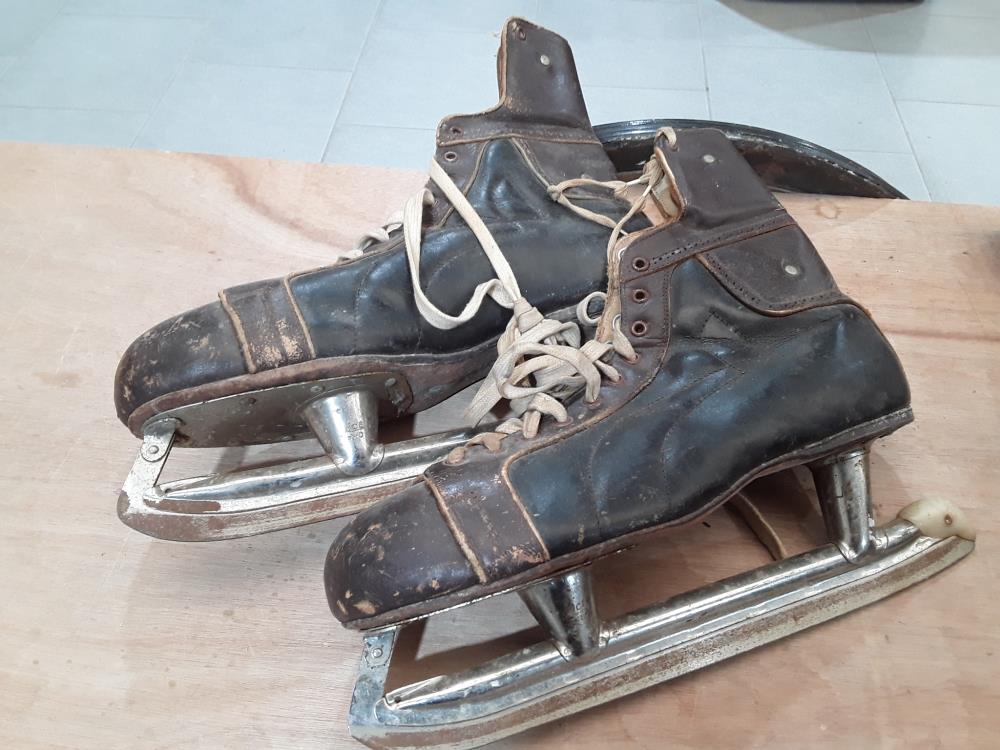 PAIRE DE PATIN CANADIEN ANNÉE 30 