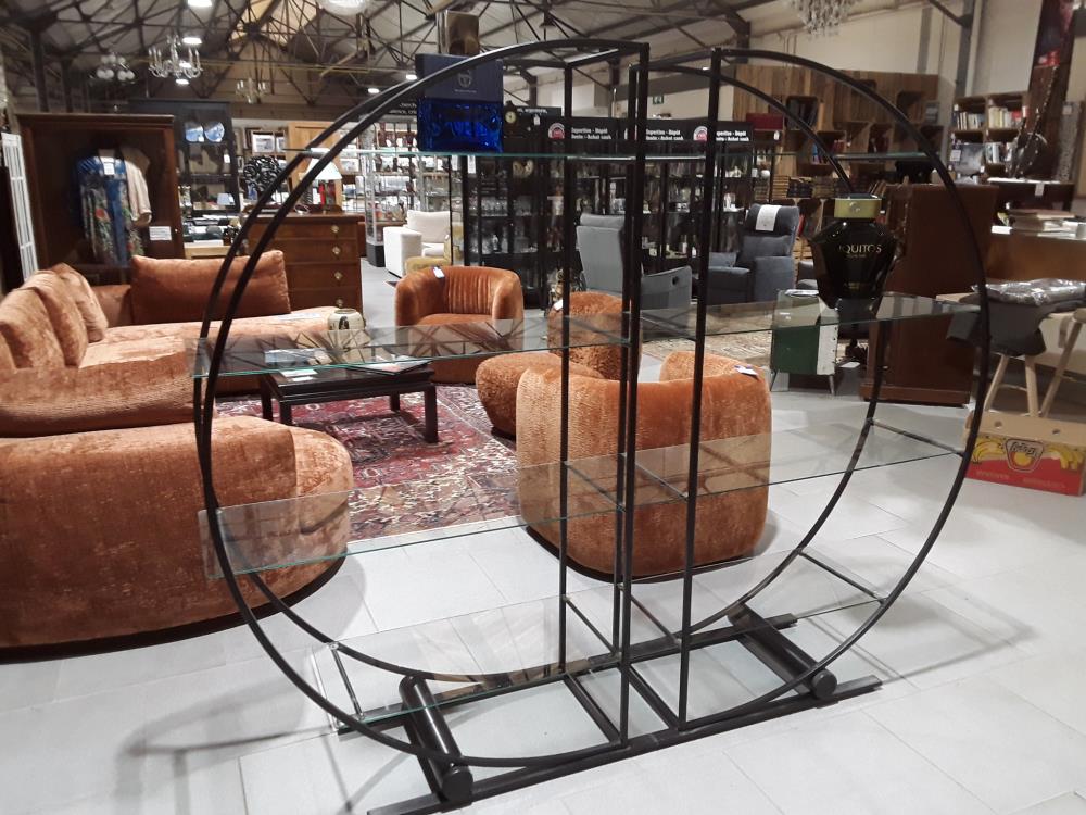 ETAGERE RONDE EN VERRE ET METAL NOIR DE ST MILO BAUGHMAN
