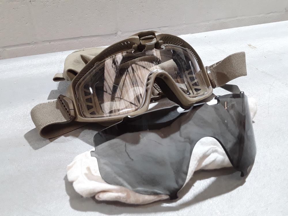 LUNETTE DE TIRE ESS ARMÉE + HOUSSE 