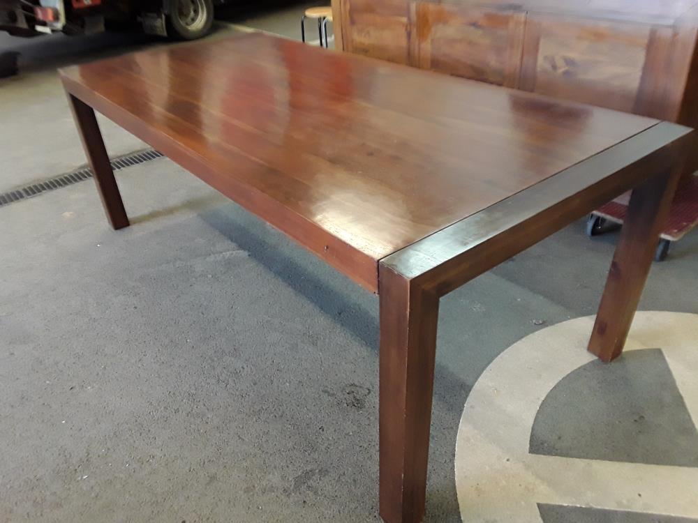 TABLE EN TECK POUR TERRASSE ET VÉRANDA 