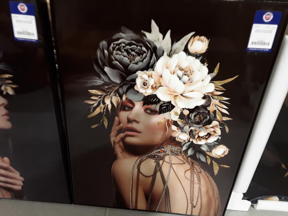 CADRE TOILE ENCADRÉE FEMME ET FLEURS 60/80