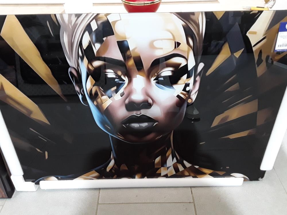 CADRE DECO IMPRESSION SUR VERRE PORTRAIT FEMME BLACK ET OR