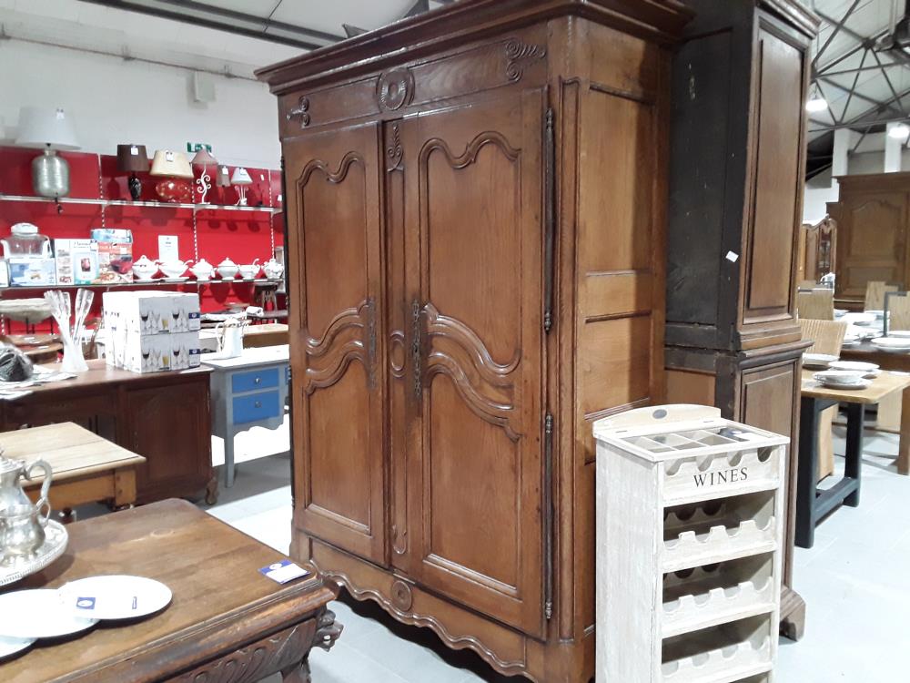 GARDE ROBE FRANÇAISE 19ÈME SCULPTÉ EN CHENE + CLÉ 