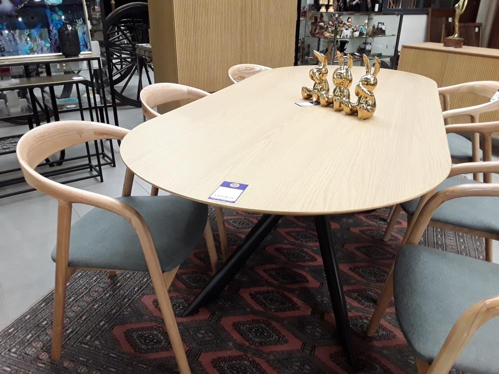 TABLE DESIGN SCANDINAVE FINITION CHENE 2M20/1M