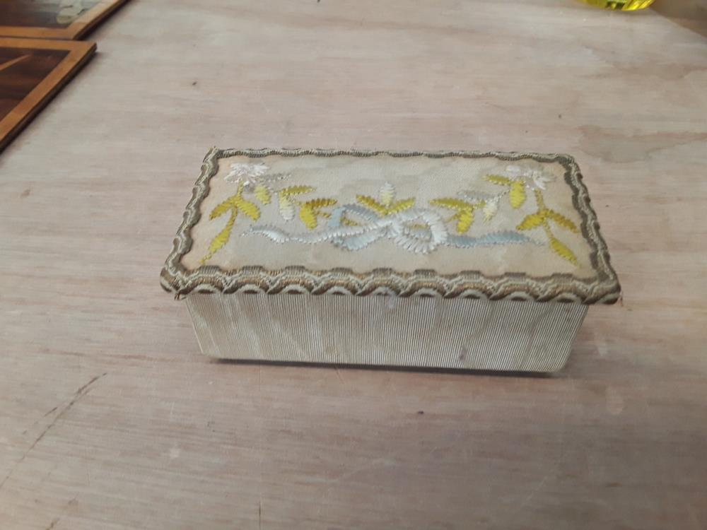 BOITE À TIMBRES  EN TISSUS 