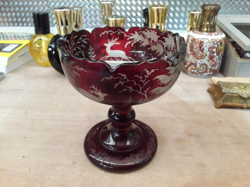 COMPOTIER SUR PIED EN VERRE DE BOHEME ROUGE 