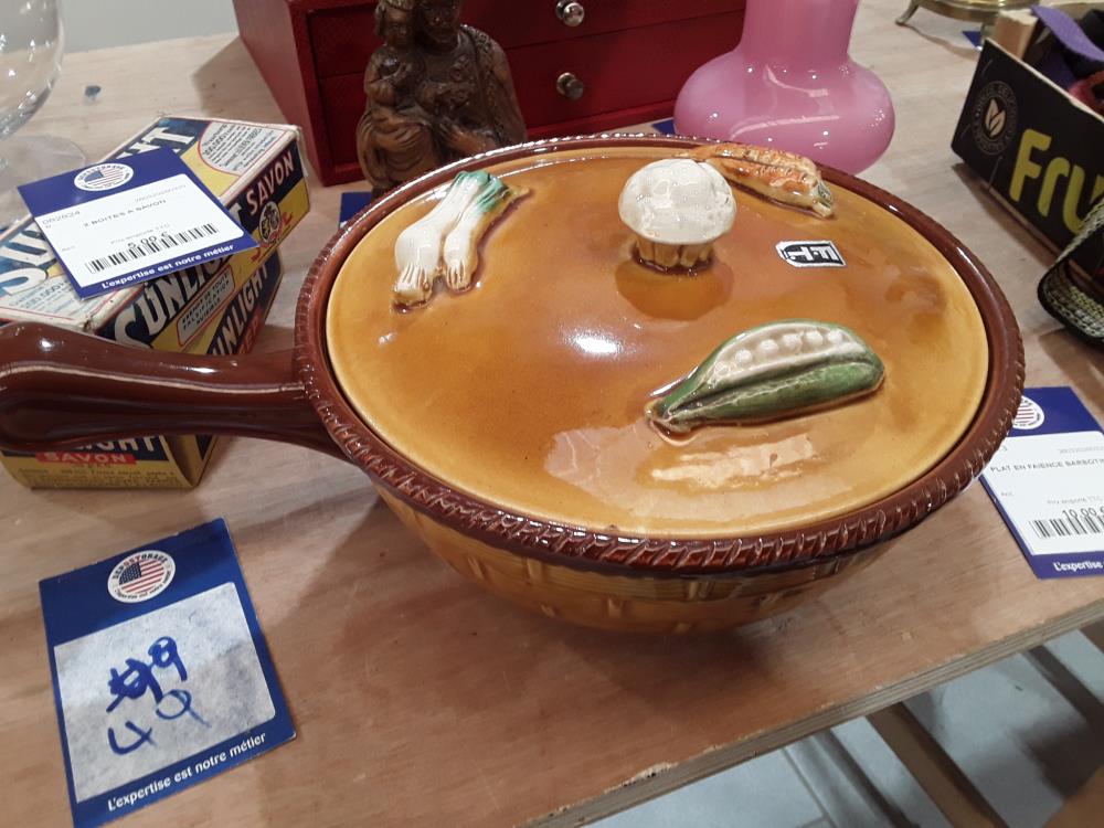 PLAT EN FAIENCE BARBOTINE 