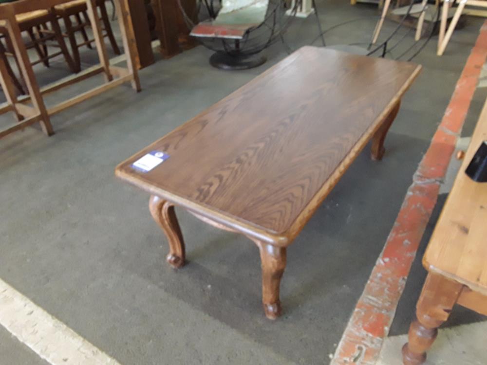 TABLE DE SALON EN CHENE 