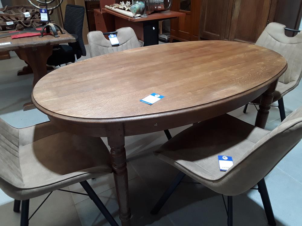 TABLE OVALE EN CHENE MASSIF 