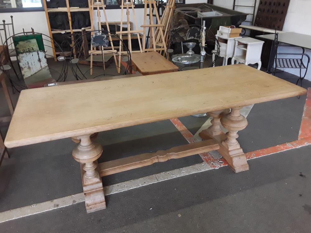 TABLE EN CHENE MASSIF 2M20 PAR 85CM