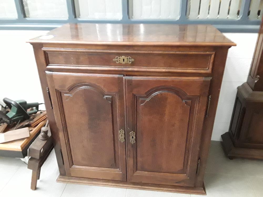 PETITE DRESSE EN CHENE 2 PORTES 1 TIROIR