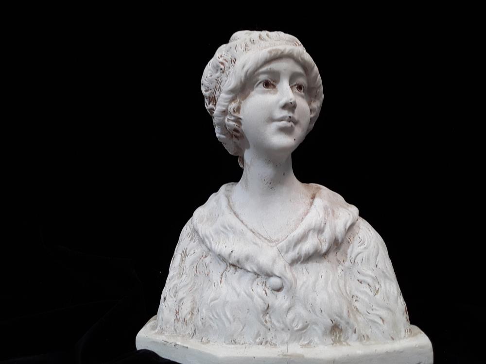 BUSTE DE FEMME EN PLÂTRE