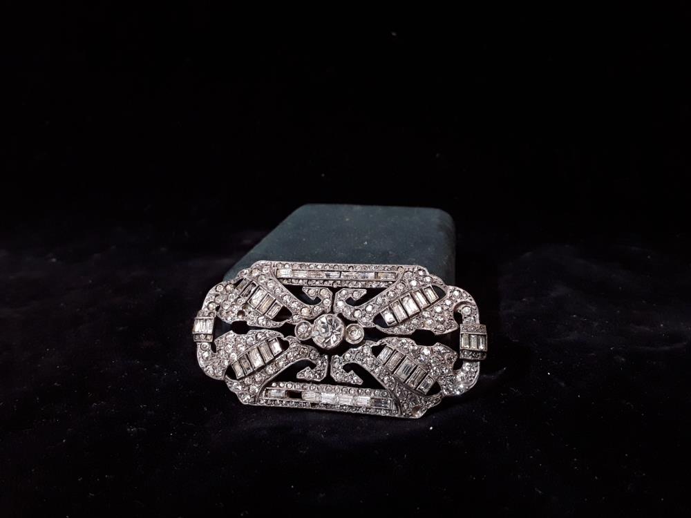 BROCHE EN ARGENT ART DECO 