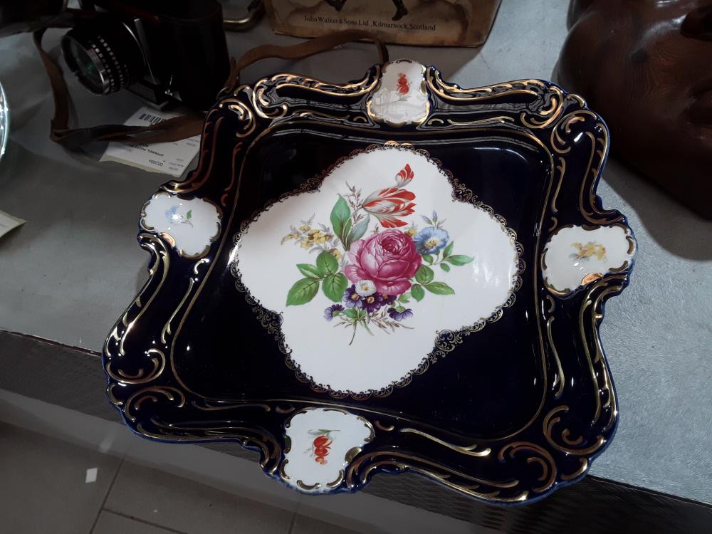 PLAT EN PORCELAINE ALLMANDE 