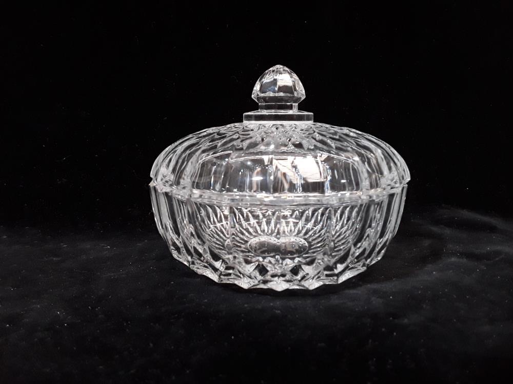 BONBONNIÈRE EN CRISTAL 