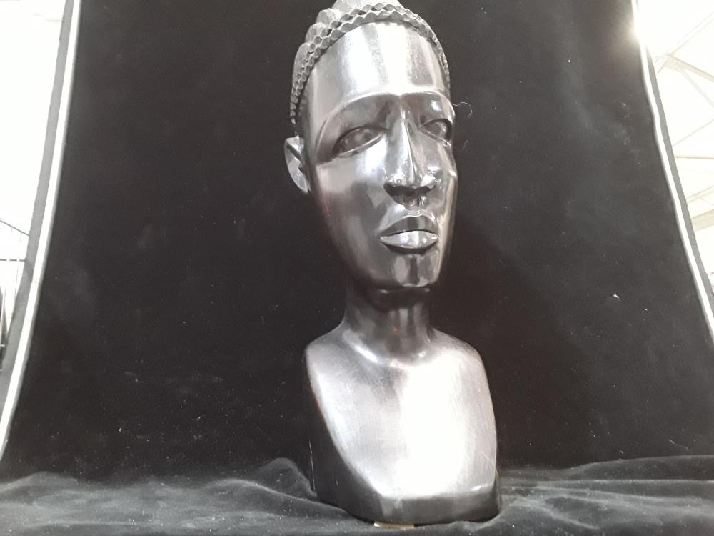 TETE EN MONUMENTAL CONGO 