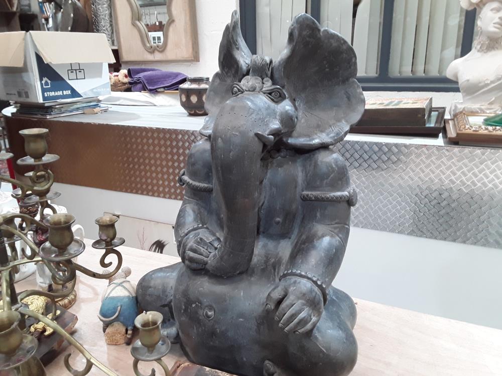 GANESH EN TERRE CUITE PORTE BONHEUR + NICHE 