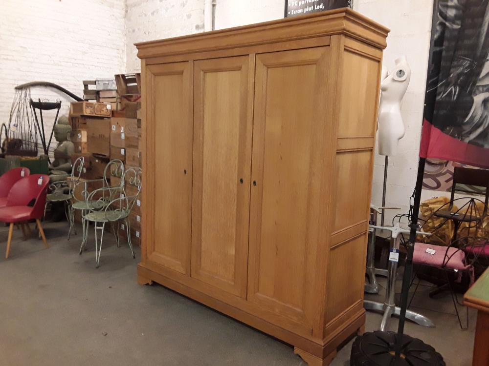 GARDE ROBE 3 PORTES  LOUIS PHILIPPE EN CHENE CLAIRE 