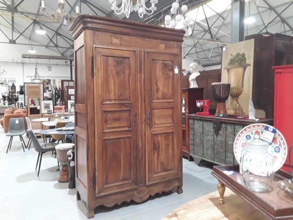 ARMOIRE VAISSELIER 2 PORTES FRANÇAISE EN NOYER 2.37 X 1.45