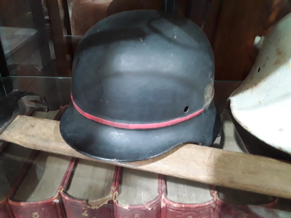 CASQUE ALLEMAND POLICE CIVIL M40 NSDAP DOUBLE INSIGNES 