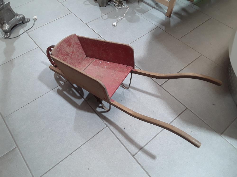 BROUETTE EN BOIS JOUET ENFANT 