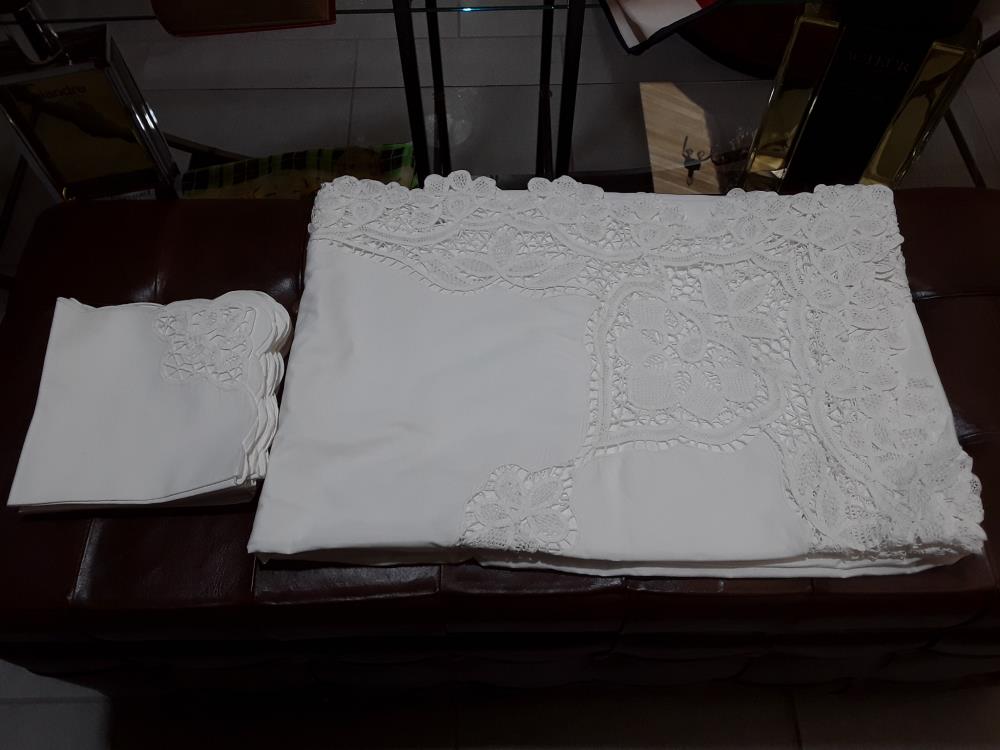 NAPPE BRODÉE ANCIENNE + 12 SERVIETTES 