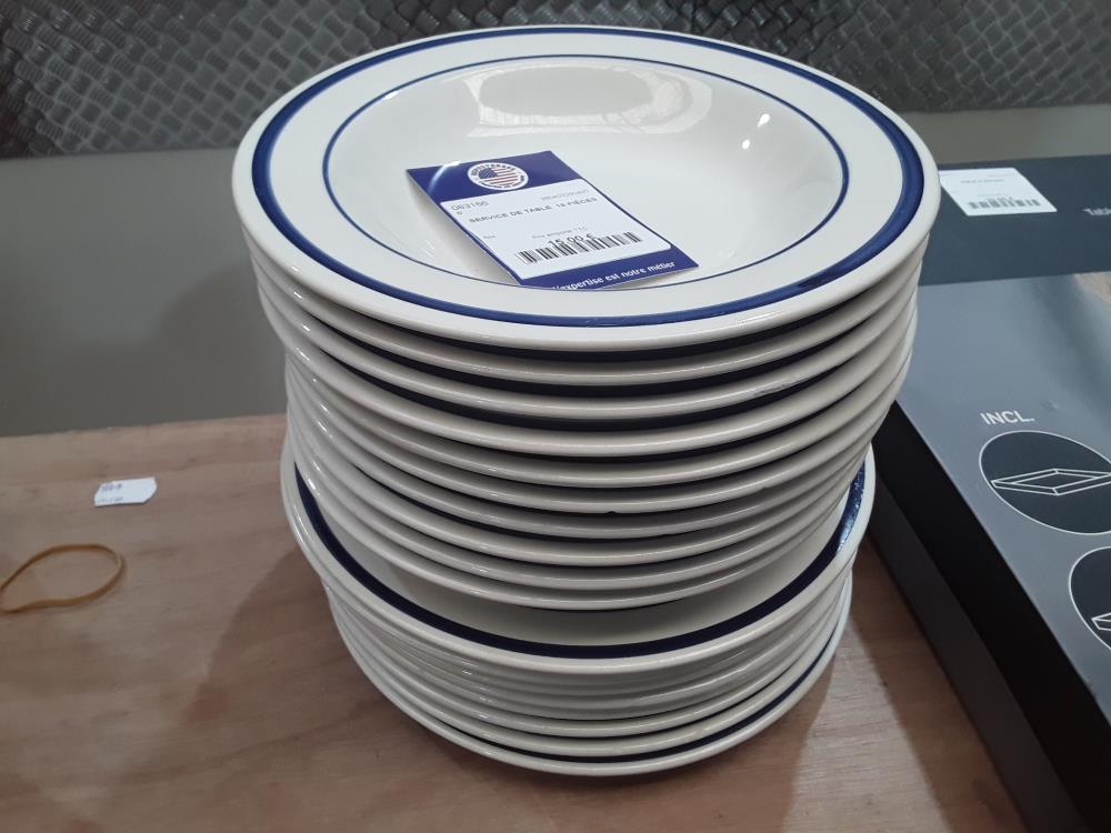 SERVICE DE TABLE  18 PIÈCES 