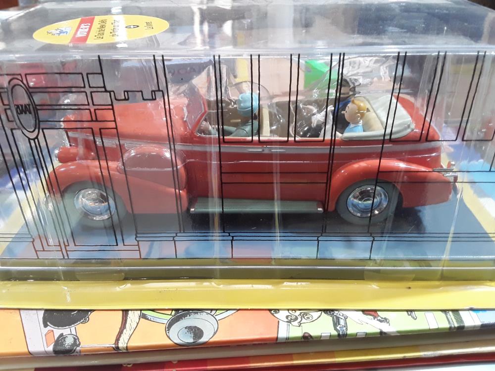 VOITURE TINTIN "TAXI AU TIBET" + LIVRE 