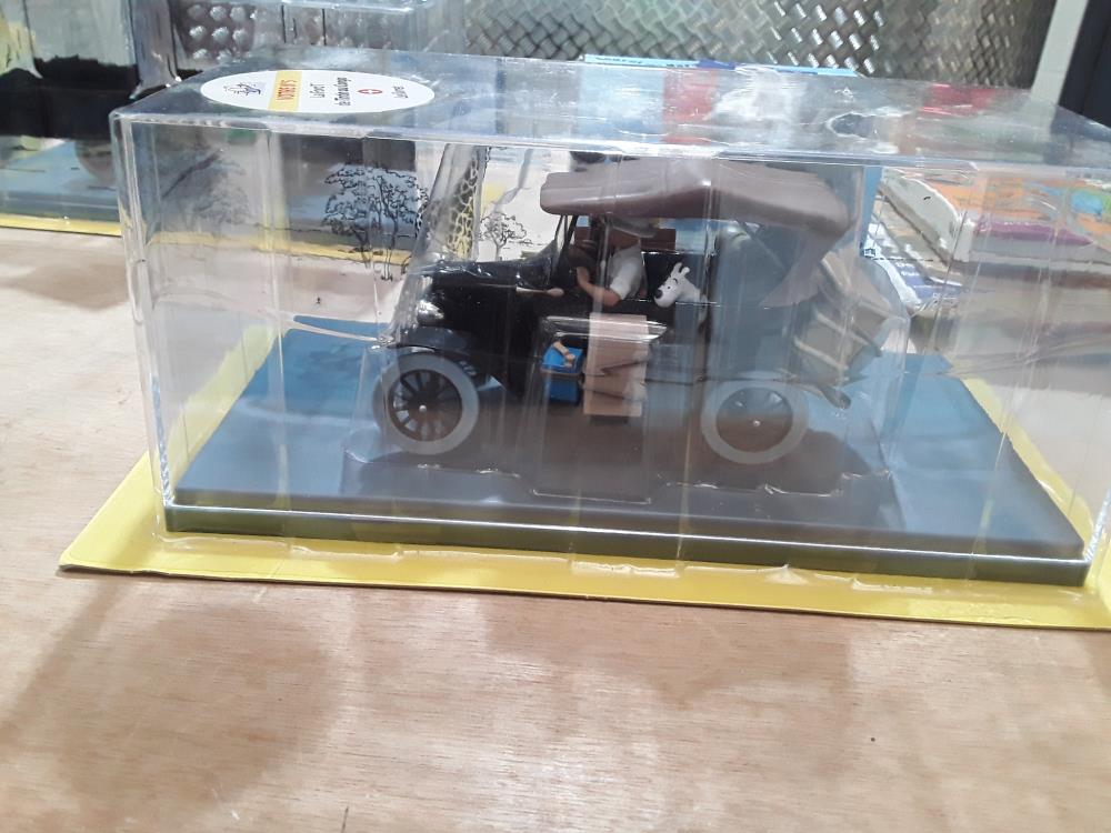 VOITURE TINTIN "AU CONGO" + LIVRE 