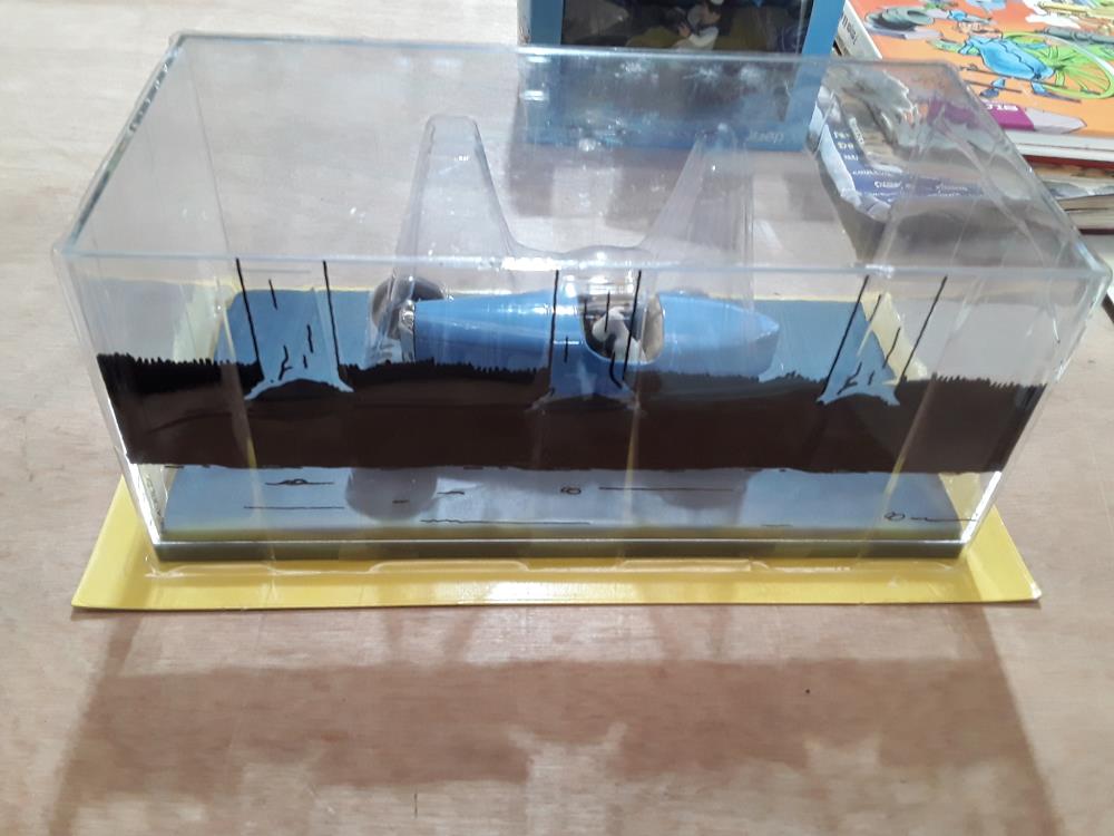 VOITURE TINTIN "TINTIN AU PAYS DES SOVIETS" + LIVRE 