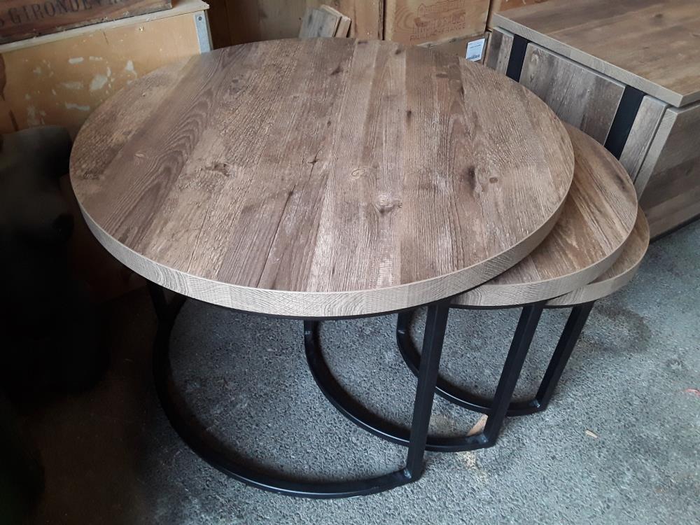 SERIE DE TABLES GIGOGNES PIEDS NOIR 