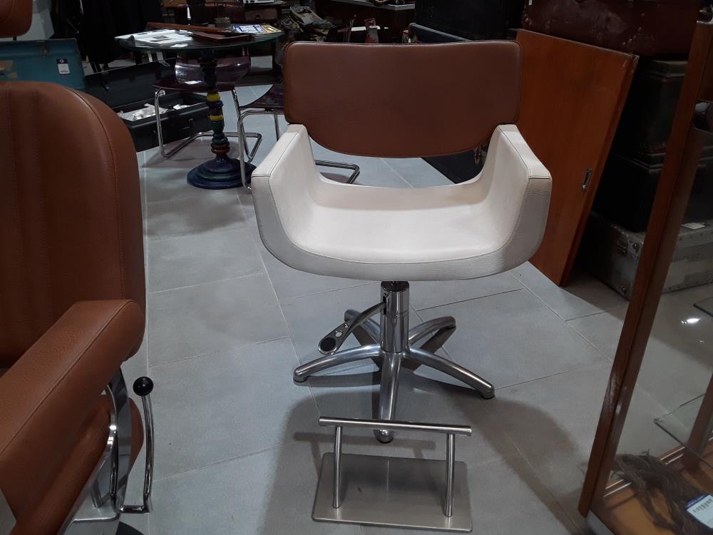 FAUTEUIL REGLABLE COIFFURE DESIGN MARQUE SALON EMBIENCE 