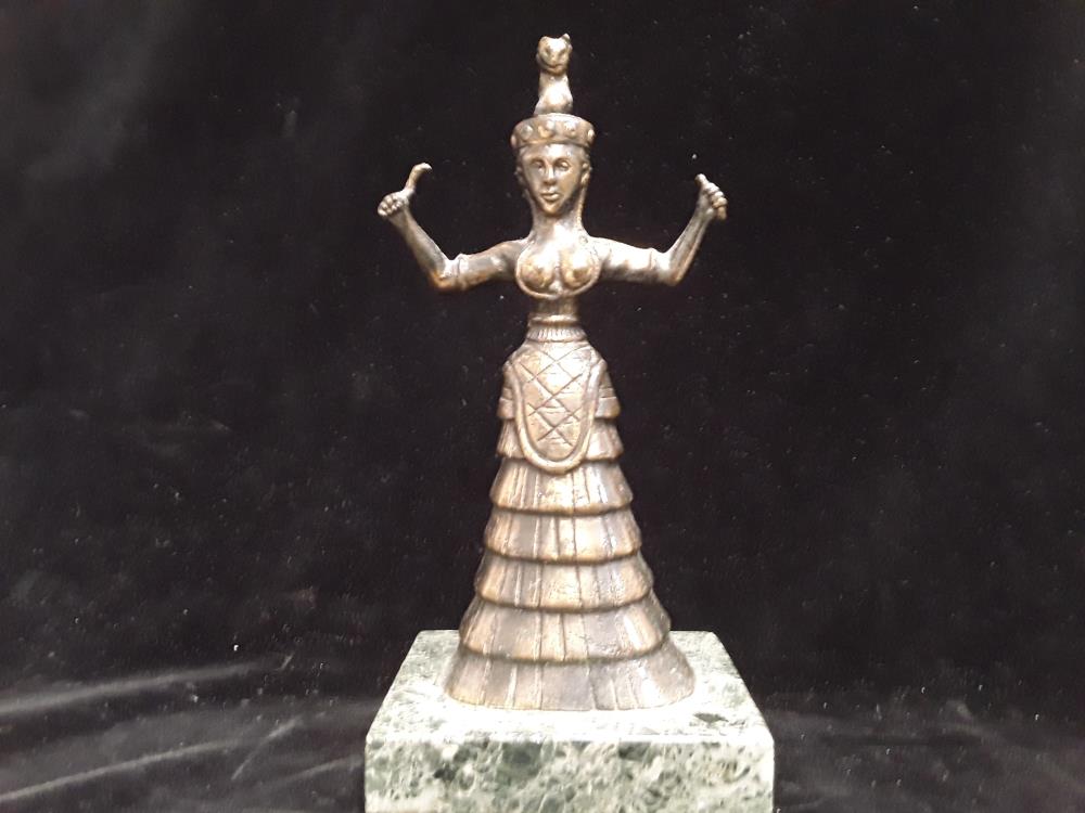 DÉESSE AUX SERPENTS MONOENNE SUR MARBRE