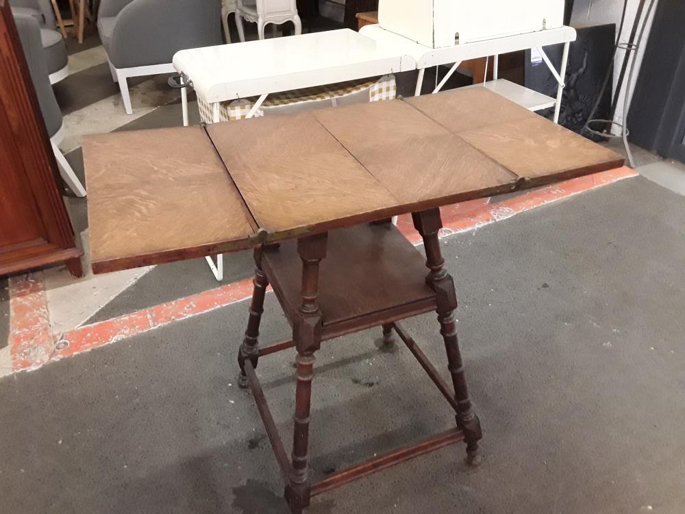 TABLE À MECANISME DE SERVICE 