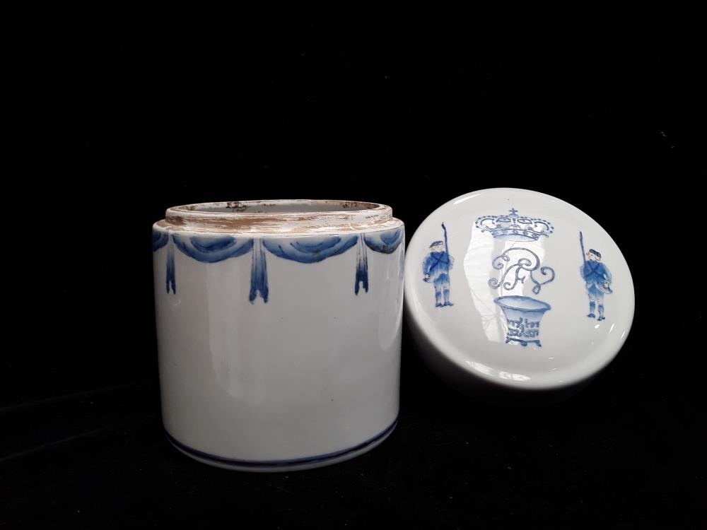 POT EN PORCELAINE CHINOISE À TABAC 19 ÈME 