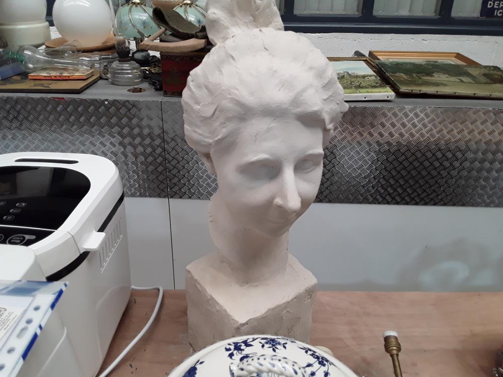 BUSTRE FEMME EN PLATRE DEBUT 20EME 