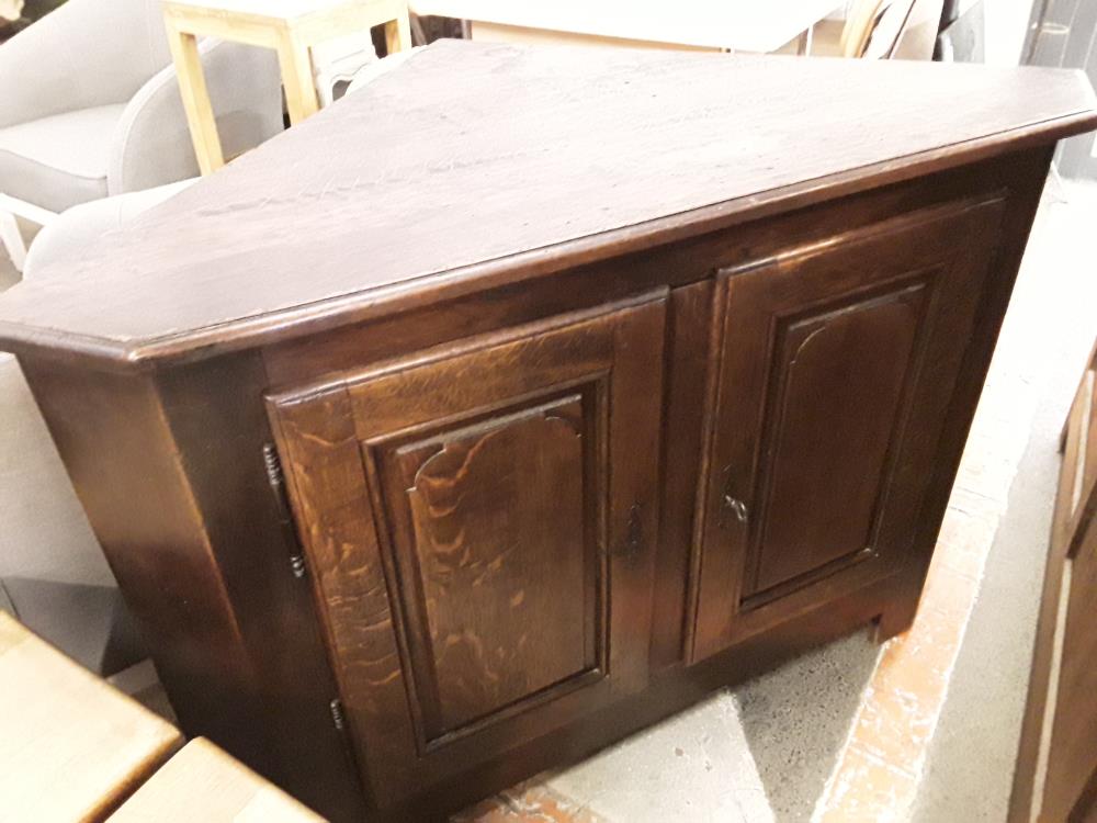 MEUBLE DE COIN 2 PORTES EN CHENE MASSIF 