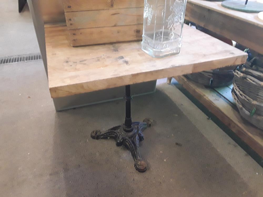 TABLE CARREE DE CAFE DESSUS EN CHÊNE MASSIFV