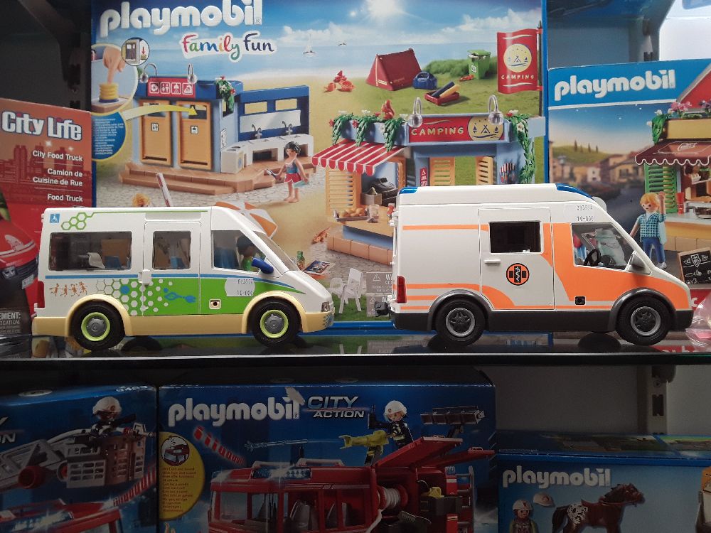 PLAYMOBILE AMBULANCE 