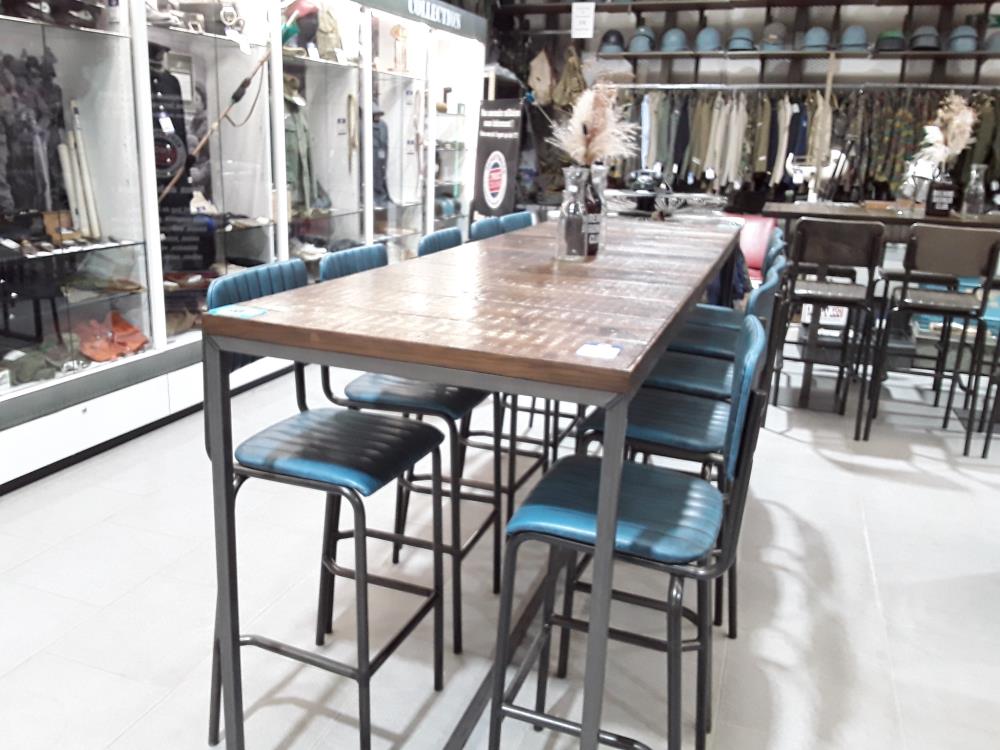 ENSEMBLE TABLE 2M60/ 80CM + 10 TABOURETS 