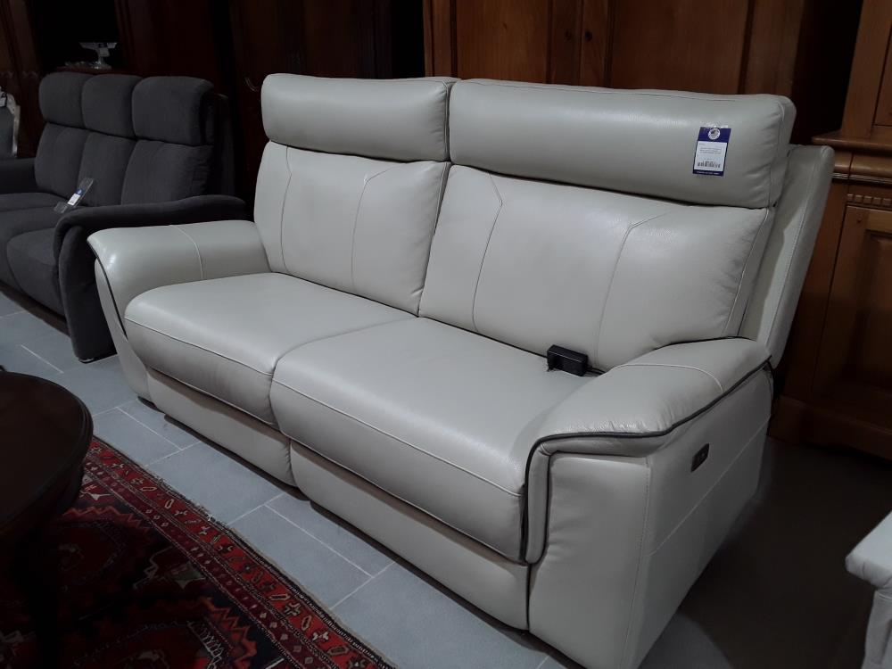 SALON CUIR 3 PLACES (2 RELAX ELECTRIQUES)  + 2 PLACES DESIGN ITALIEN 