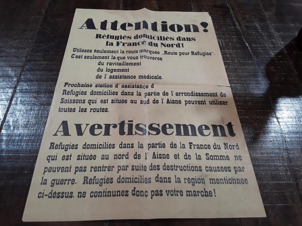 AFFICHE "ROUTE POUR RÉFUGIÉS" EXODE 1940 (57 X 40 )
